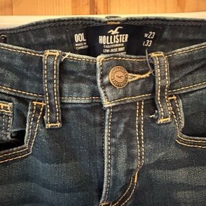 Hollister low-rise boot cut jeans 00L